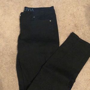 Delia’s Black mid-rise skinny jeans